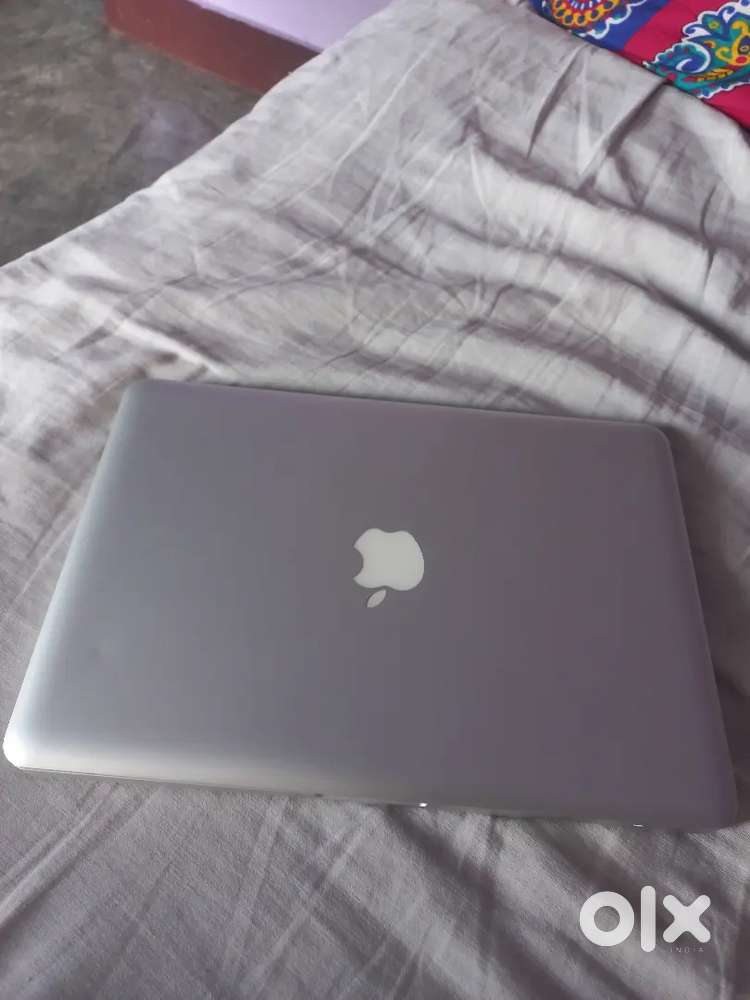 Apple mackbook pro OR Relame c35 phone