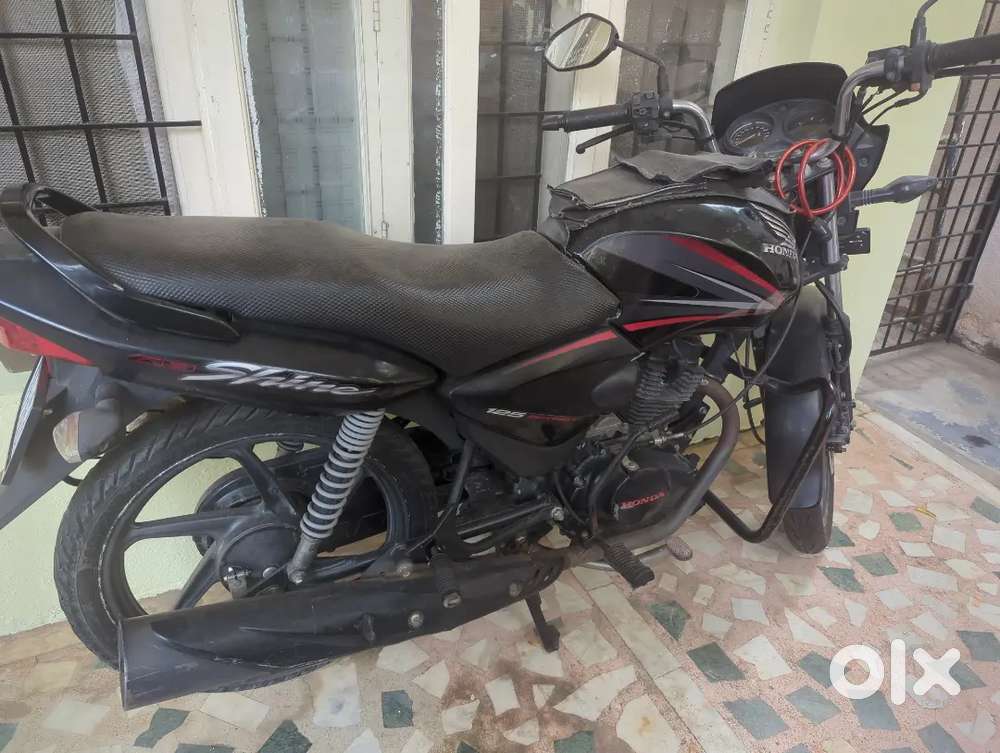 Honda Shine CB125 Disc alloy, new tyres and battery, single owner