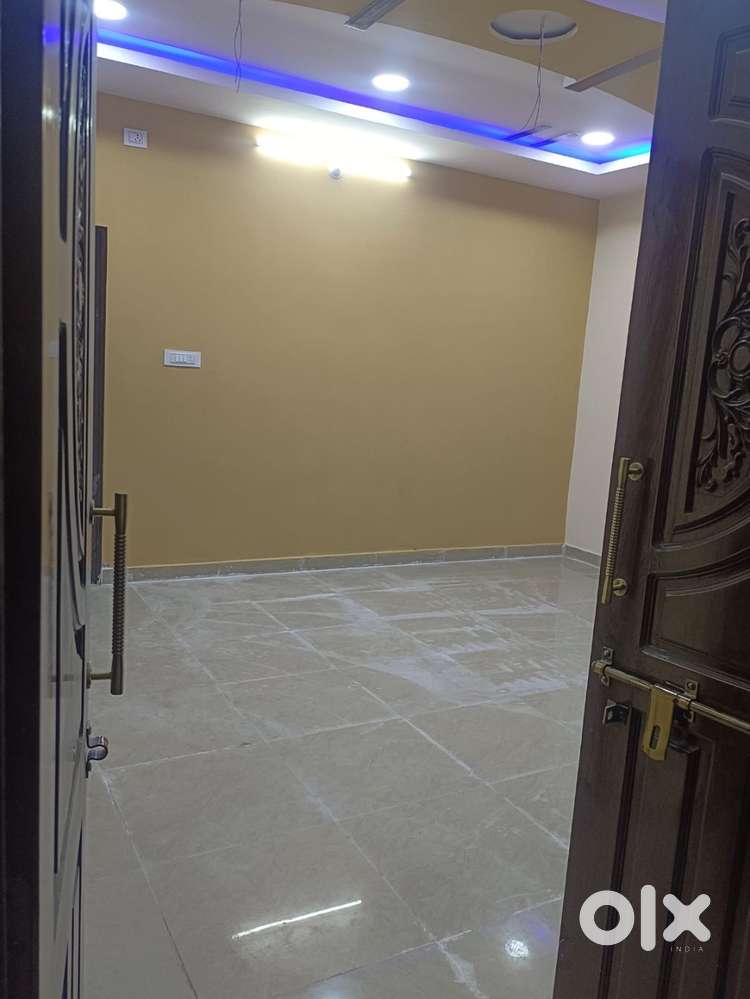 3 bedroom and 2 bathroom with lift near to main road