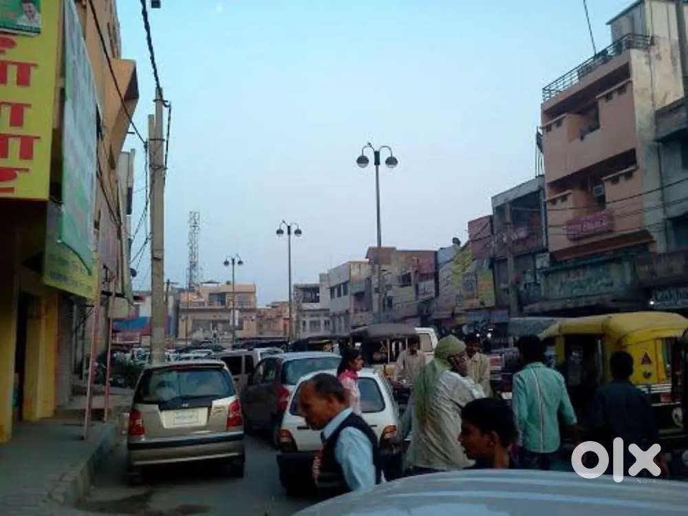 250 Gaj first floor in Main Naya Bazar for Rent