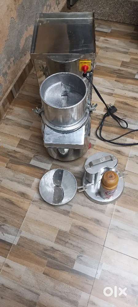 Onion,Carrot, cucumber, radish.cutting machine