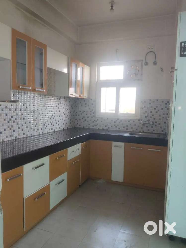 2 BHK Flat for Rent in Vrindavan Yojna Near Kalindi Park Sec 4 @17000
