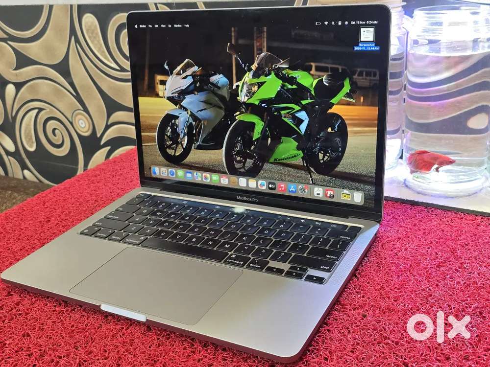 M1 Apple Macbook Pro 16gb Ram 256gb SSD Touchbar Touch ID  100% Health