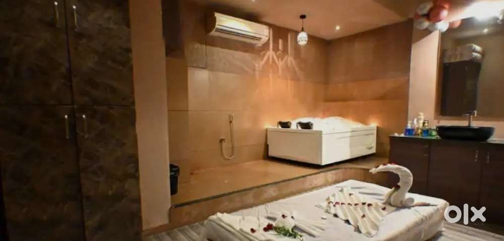 Massage parlor, active girls apply..