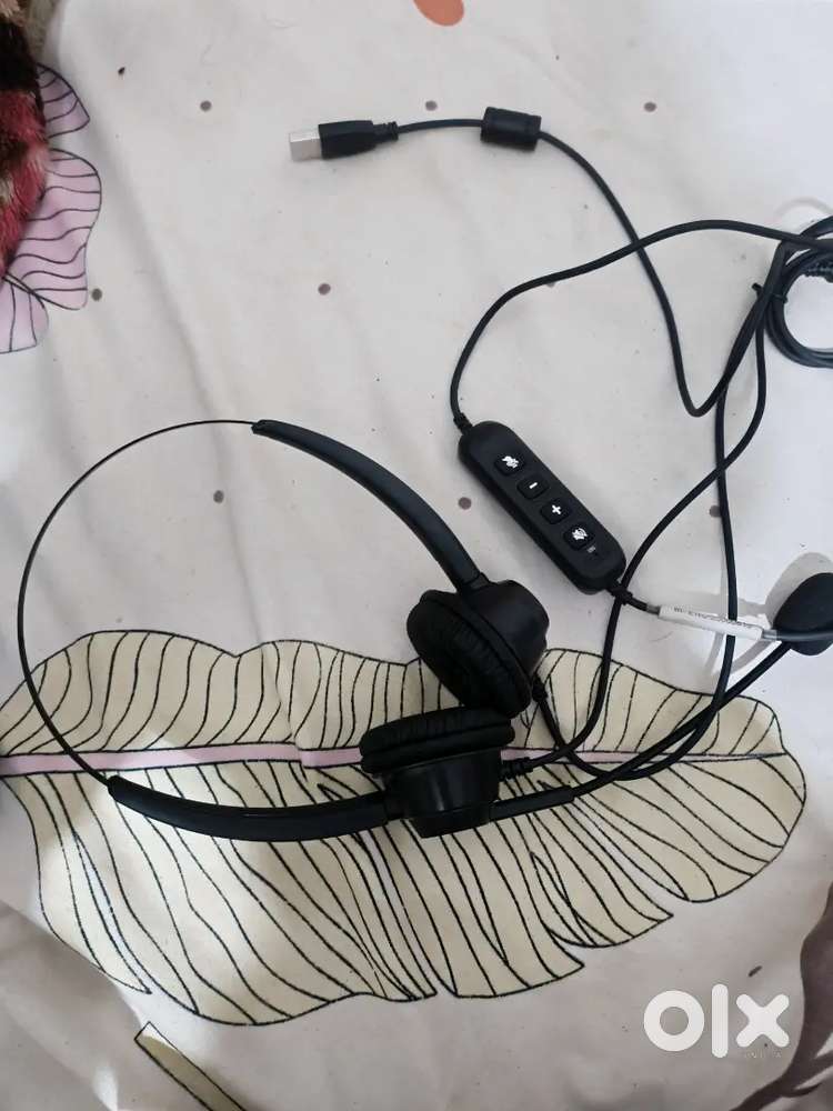 Wired headphones with mic(price is little negotiable )