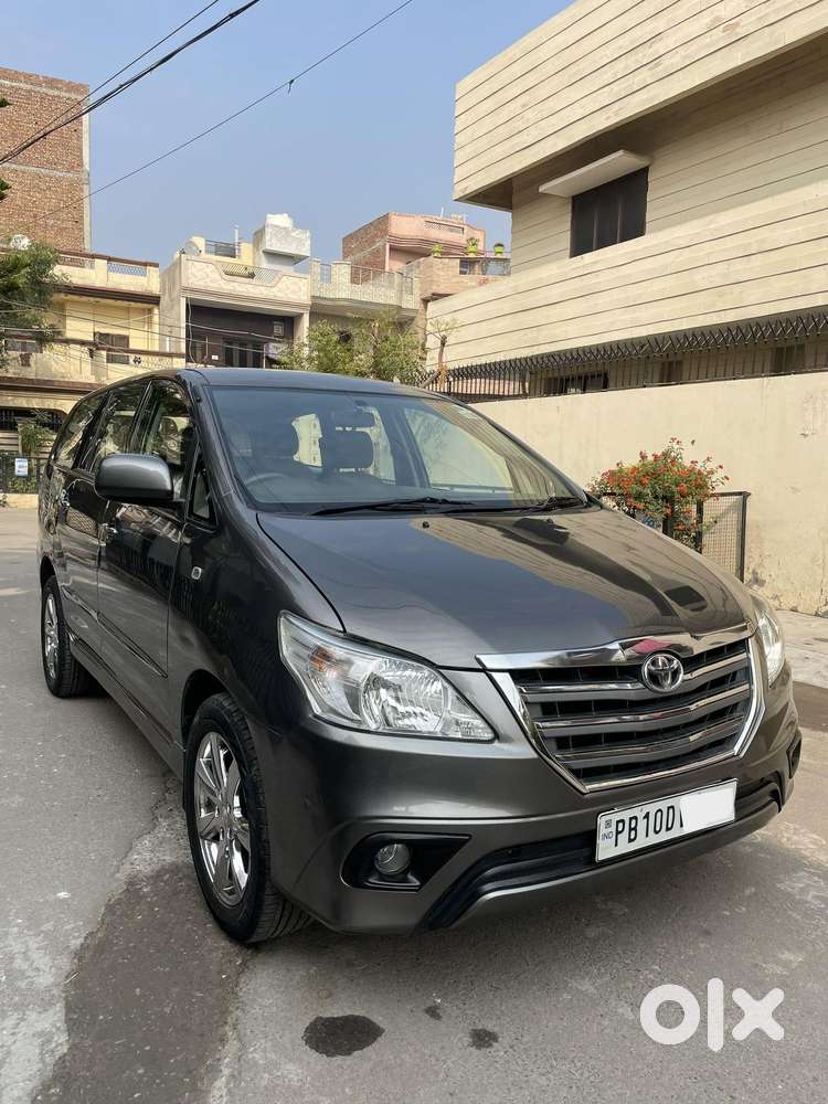 Toyota Innova 2.5 G (Diesel) 7 Seater BS IV, 2012, Diesel