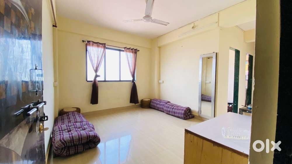 Sea face boys pg in versova andheri west