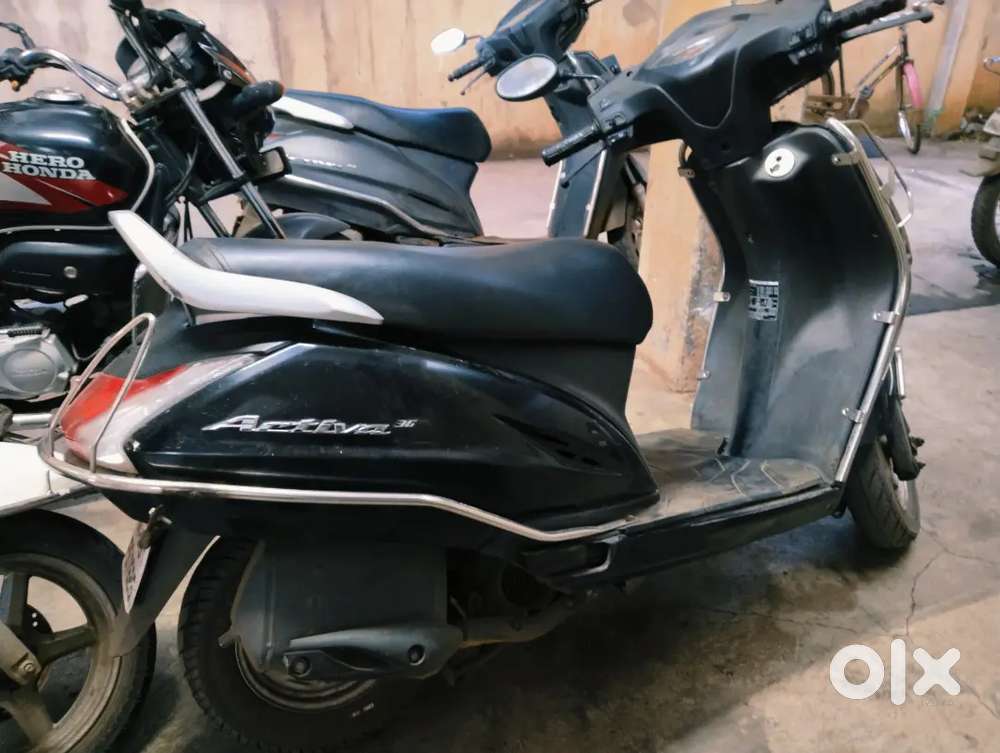 One hand used activa for sell