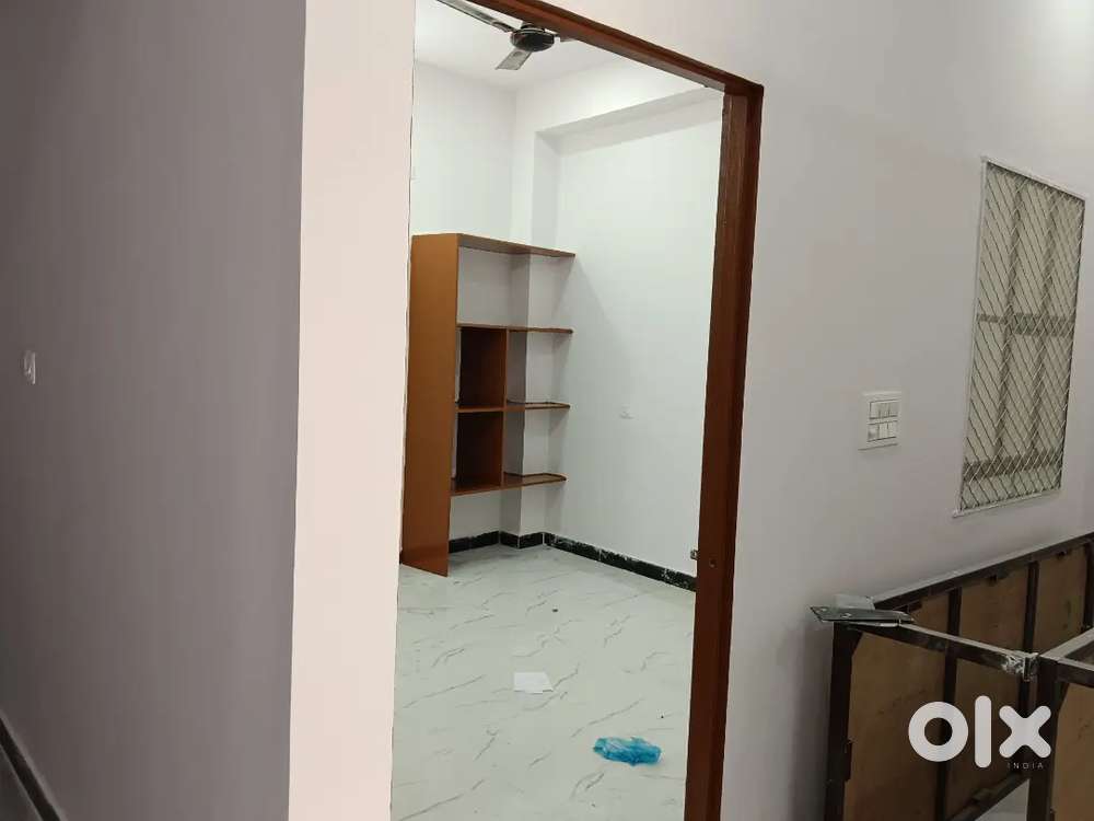 Grils family couple roommates