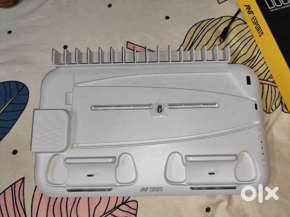 PS5 ANT ESPORTS DOCK5 COOLING AND CHARGING STATION