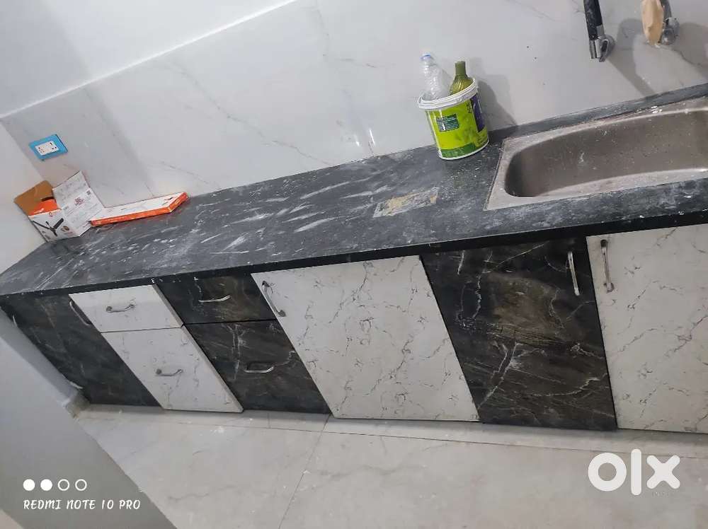 I need a room partner near famous hotel, there's multi floor building.