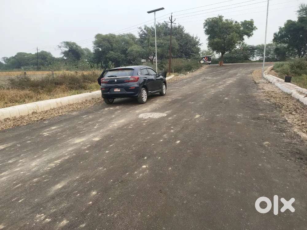 Sultanpur road  par gosaiganj market ke pass approved society me plot