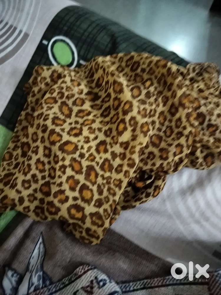 Clothes  include kurti ,jeans ,yop