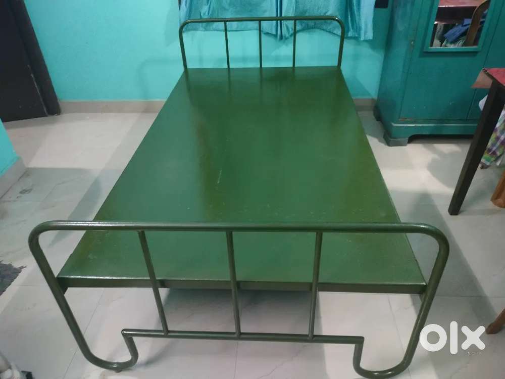 Heavy Steel double cot of higher gauge thickness in good condition.