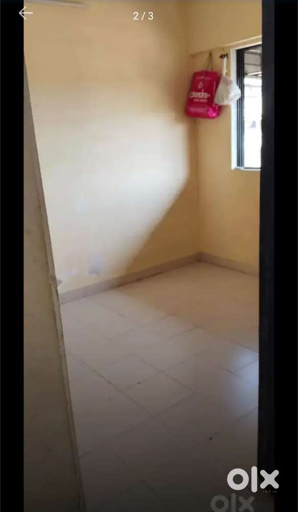 Girls roomates required