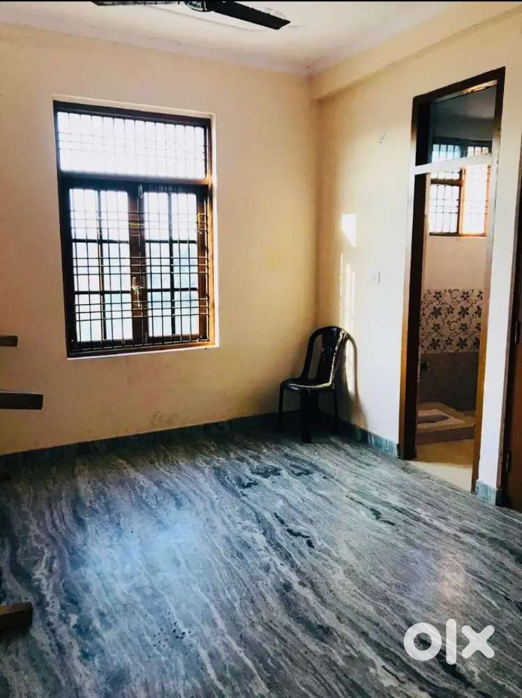 Single room available for rent with attached washroom
