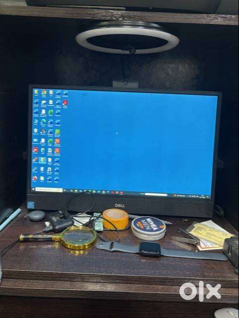 Dell PC with cordless keyboard and mouse