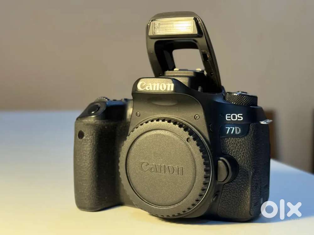 CANON 77D DSLR  Like New