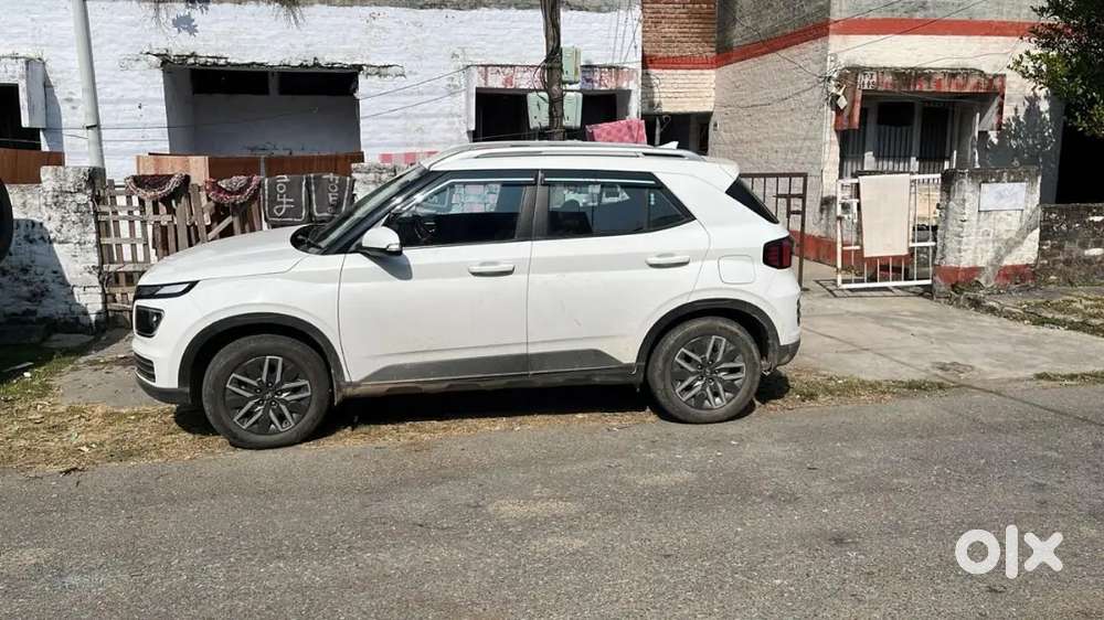 Brand new condition with sunroof all ok agency record