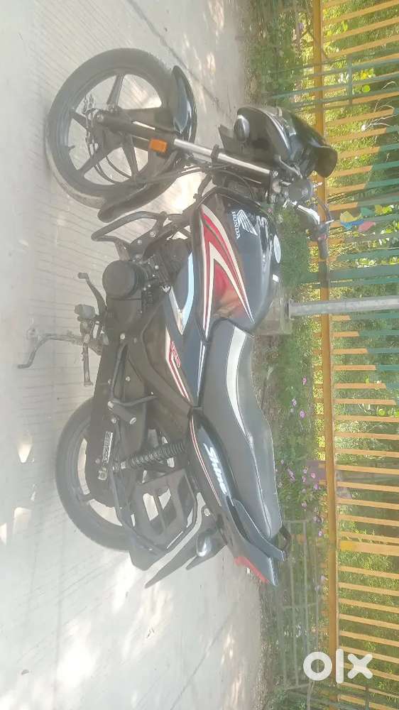 Gadi aakhi showroom ma thi nikle aevi j ky folt ny orijnel culer