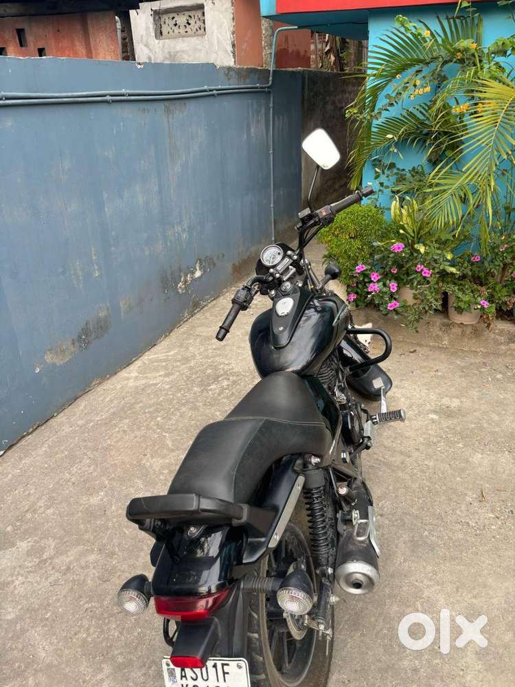 New condition less driven Bajaj Avenger for sale