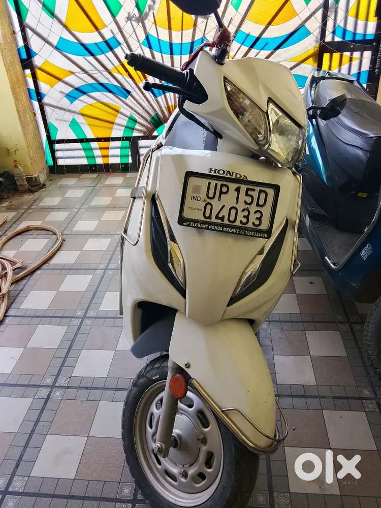 This is Activa 6g scooty 2021 BS -6 Model in White colour