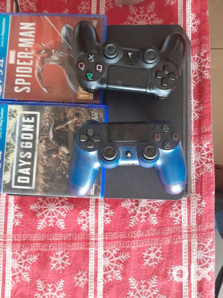 Ps4 with two controllers