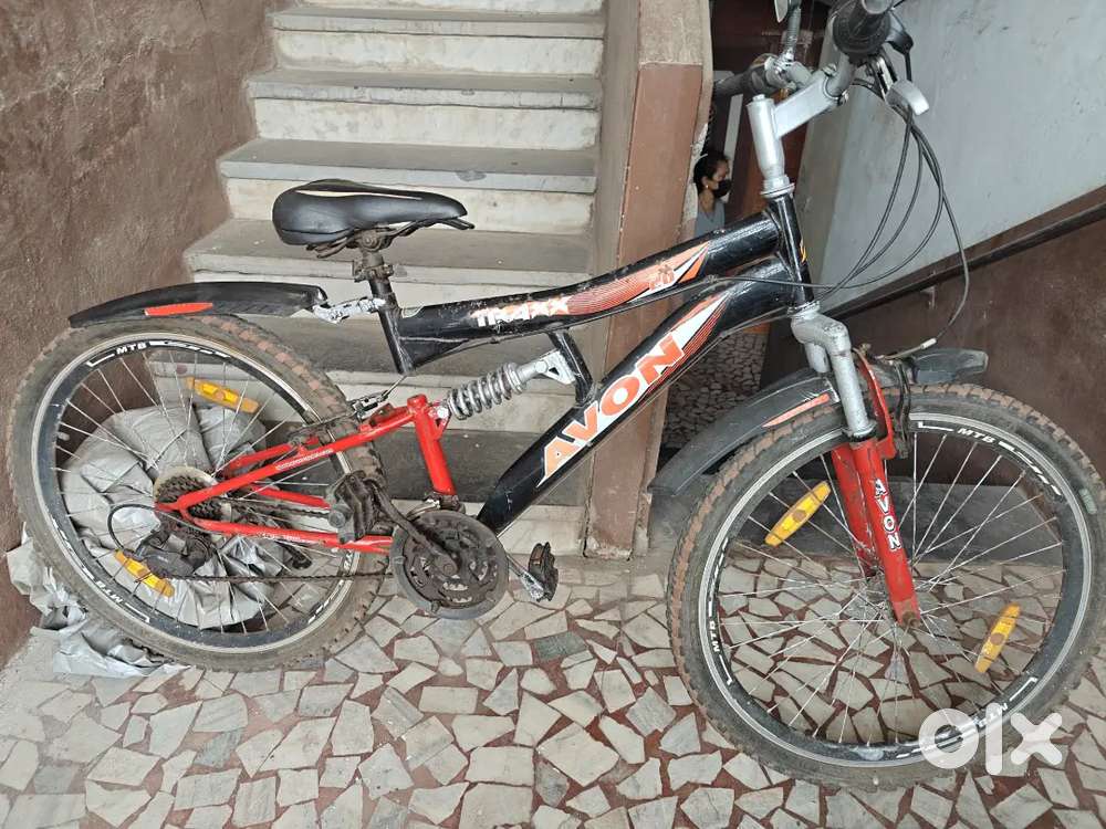 Avon Traxx, 18 gear cycle, red colour, Working good