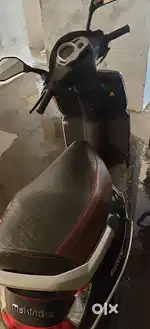 Mahindra gusto scooty