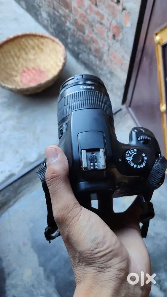 Cannon Camera With Stand