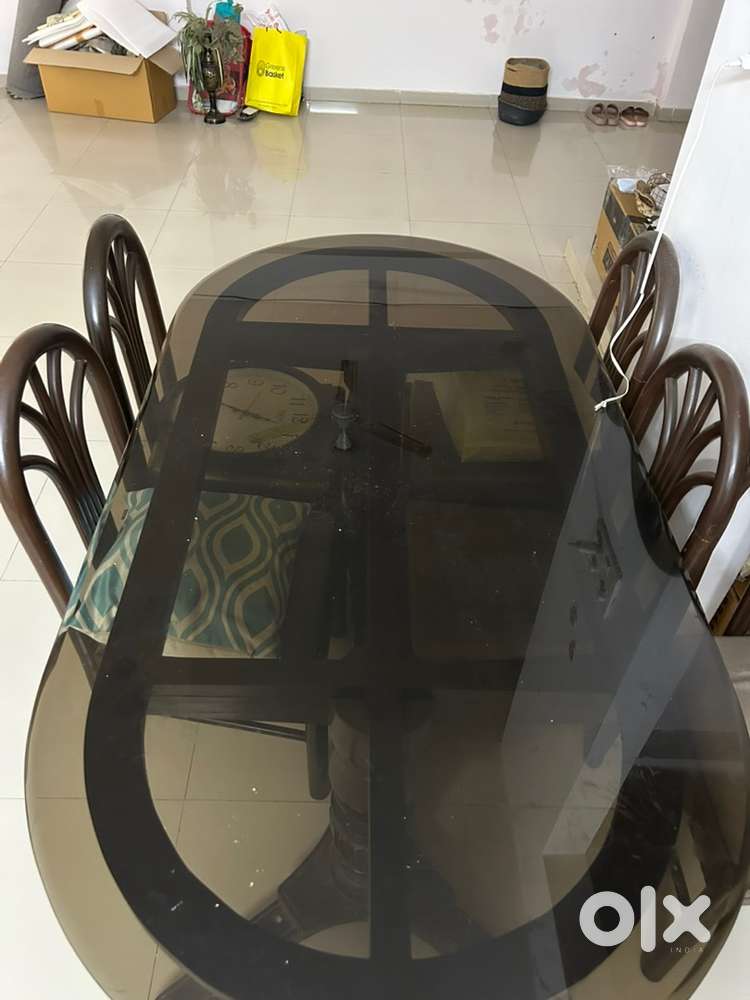 Dinning table for sale - price negotiable - very good condition