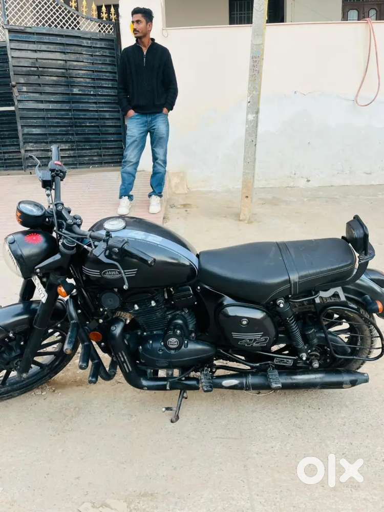 Jawa 42 2023 march modal