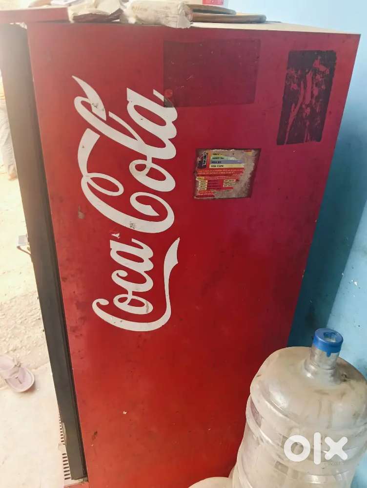 फ्रिज है जिसे मुझे बेचना है