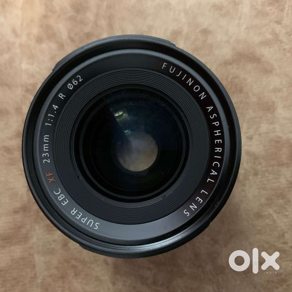 Fuji XF 23mm f1.4 (lens hood included)