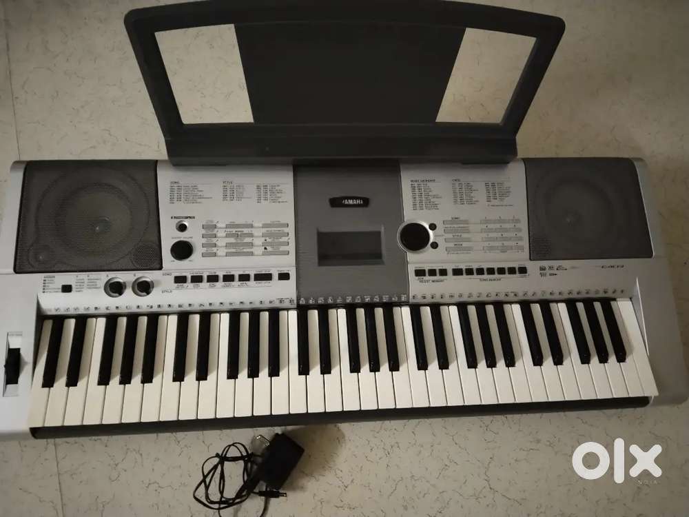 Lady Barely used Yamaha psr e 403 key board