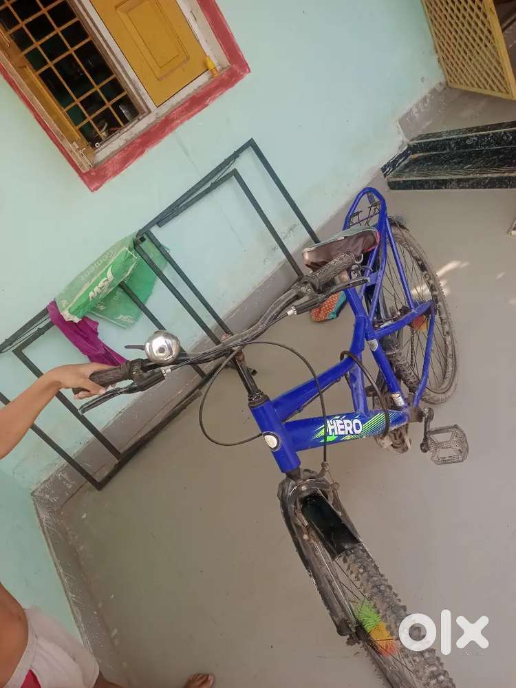 Selling new Hero bonfire cycle blue, only one year old