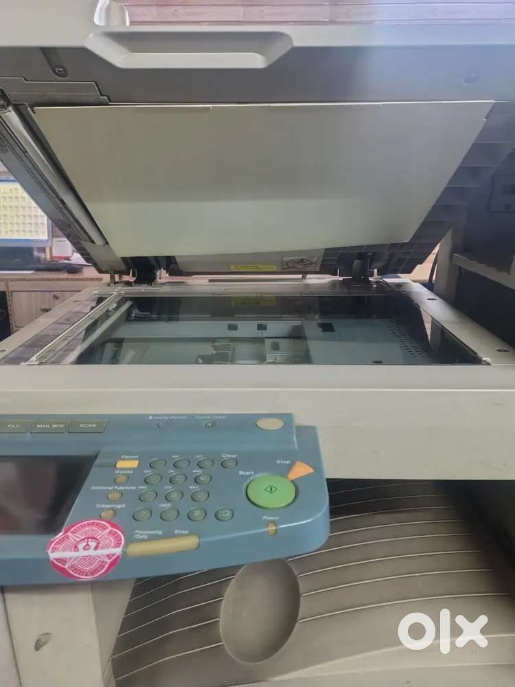 PHOTOCOPY MACHINE IR3300