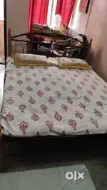 Iron bed in good condition