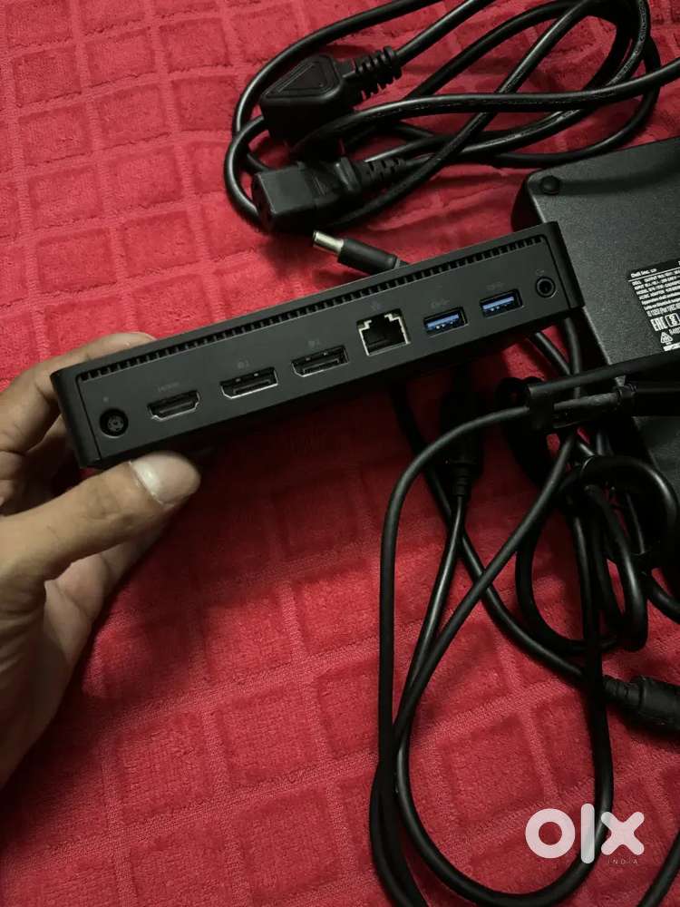 Dell d6000 dock with 240watts power adaptor Qty availabl (fixed price)