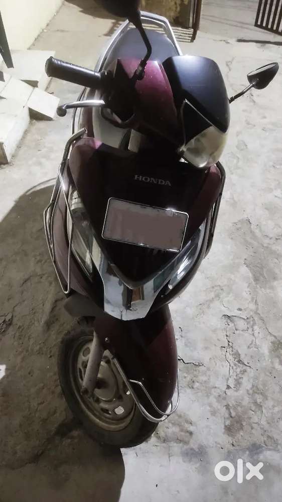 Honda Activa i ( 110cc)  in mehroon colour