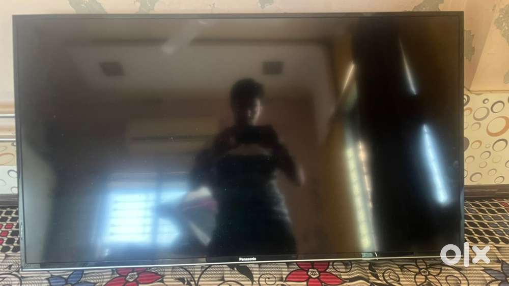 Smart Panasonic TV screen size 105