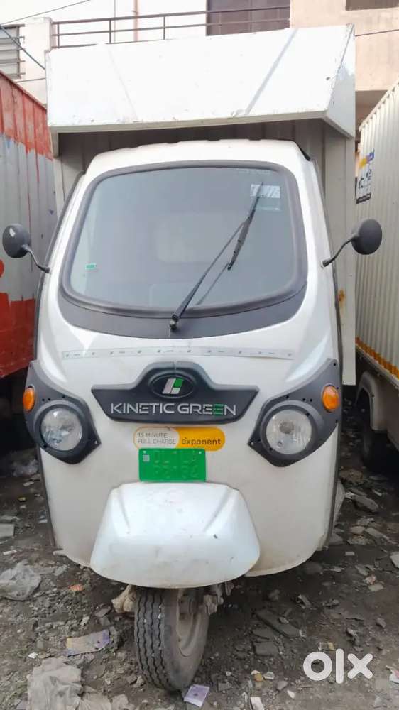 Potter Main Ev three wheeler chalana hain