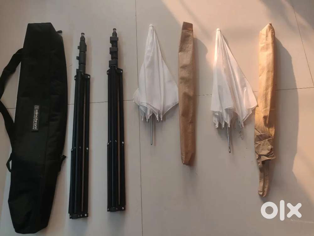 Elinchrome light stands without halogen