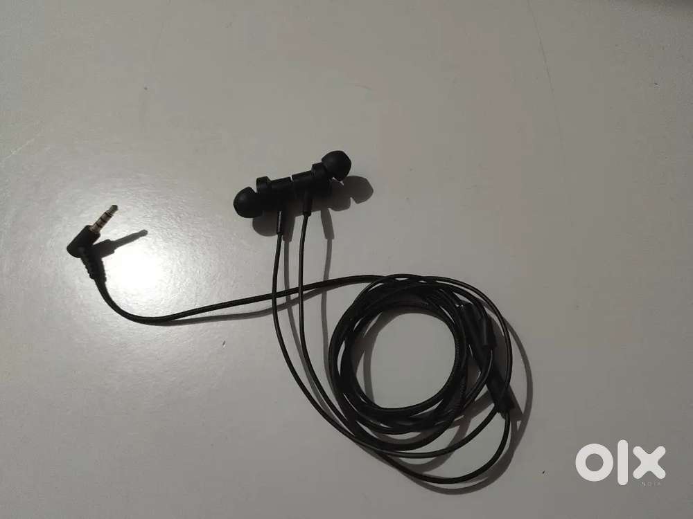 Ear phone mi