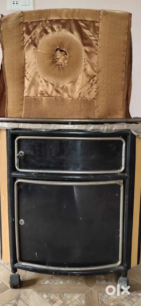 Colour TV-CRT with Stand and Cover