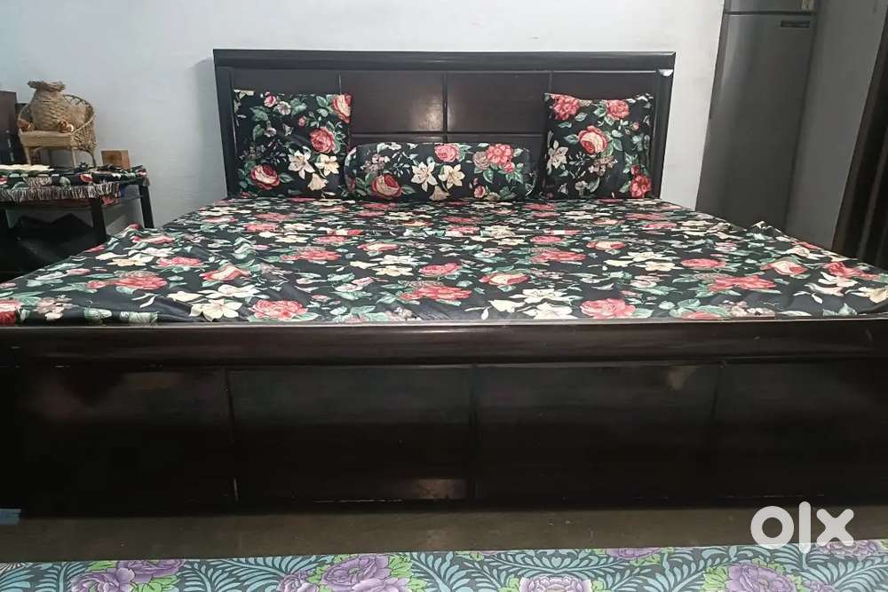 6x6 bed with storage bonded gadde