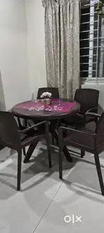 Supreme Dining table