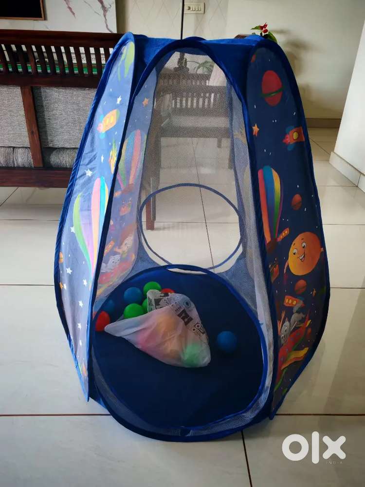 Ball pool tent