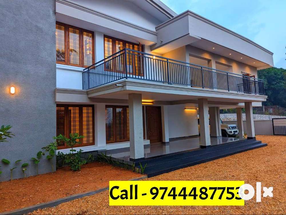 20 Cent , Near Calicut Kitchen Ponkunnam , Royal Look House For Sale