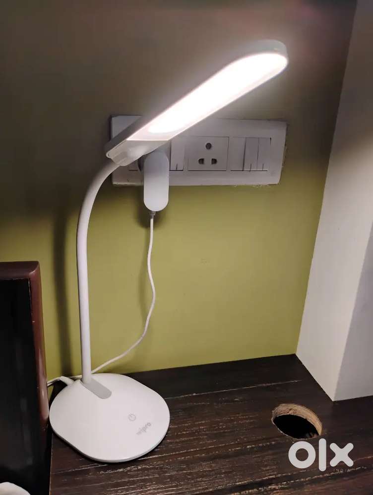 Wipro Garnet 6W LED Table Lamp - 3 Grade Dimming and Color Changing